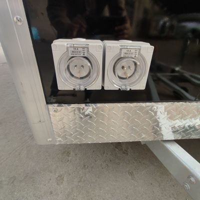 Australijskie przyczepy prysznicowe z jednym apartamentem