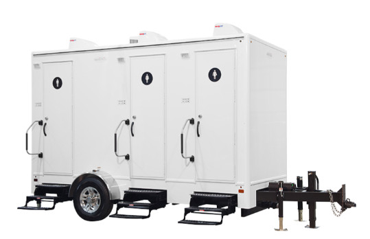 Luxury Toilet Trailer Producent 3 Stall Przenośne toalety przyczepy Toaleta mobilna na zamówienie