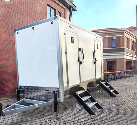 Zindywidualizowany mobilny przyczepa na toaletę zewnętrzną z 2 łazienkami do obozowania