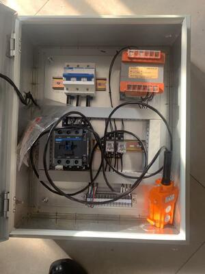 Maszyna do montażu/rozmontowania opon na zamówienie 500 ton Maszyna do prasowania opon stałych 11KW 480V z transformatorami, przerywaczami i kontaktorami CHINT