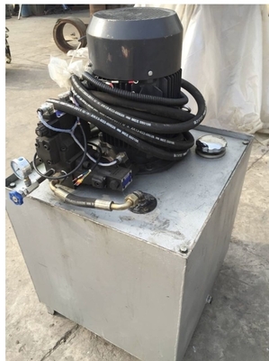 7.5KW Moc silnika Ciężki wózek widłowy Prasowa opona 220V 380V 240 Ton
